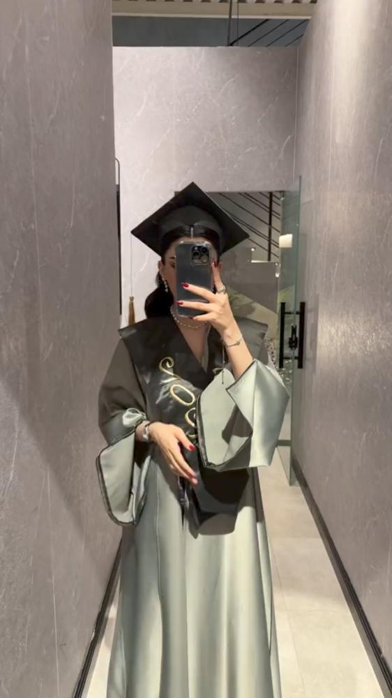 Graduation cloak