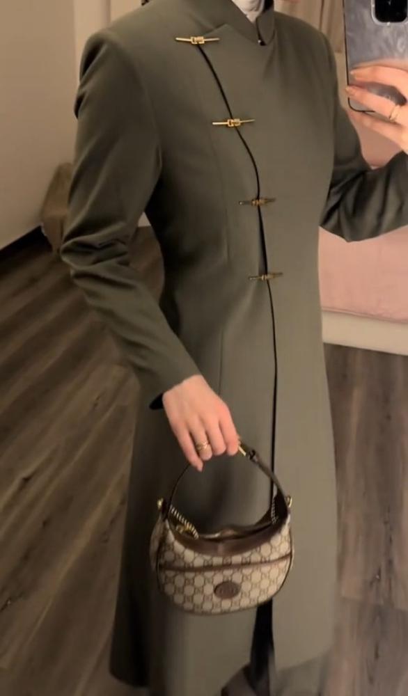 A practical and elegant blazer abaya