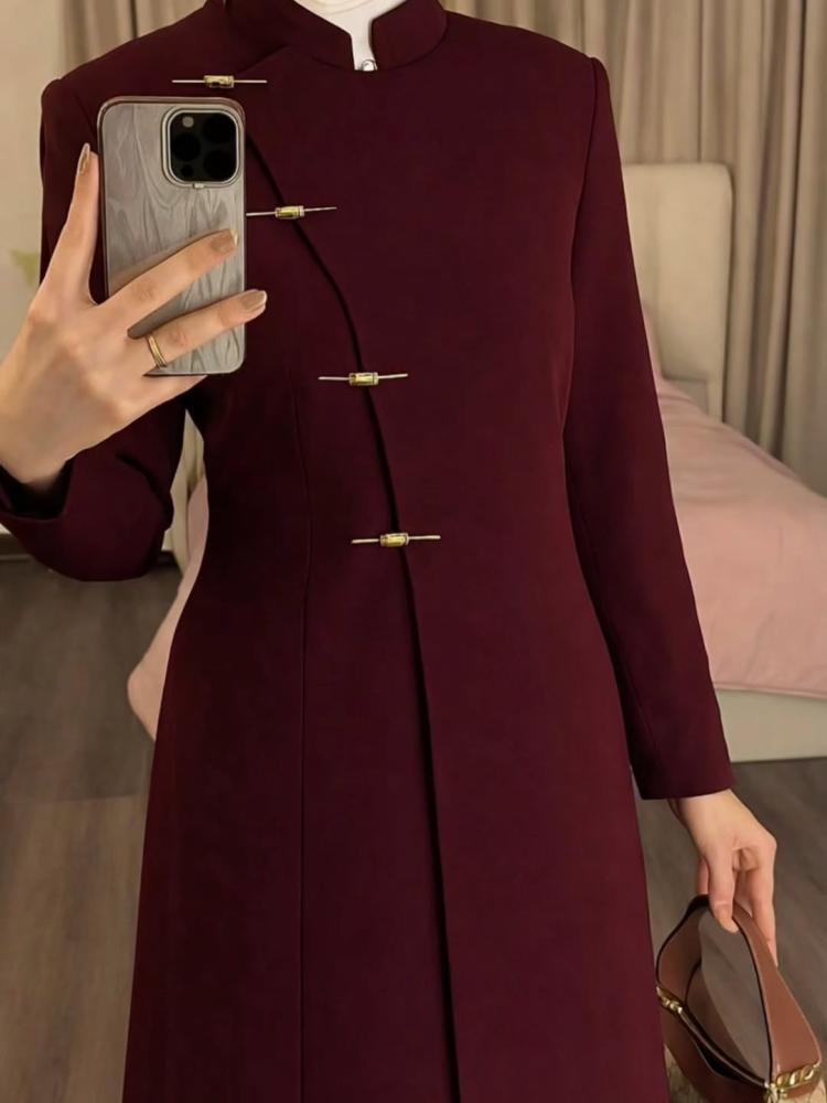 A practical and elegant blazer abaya
