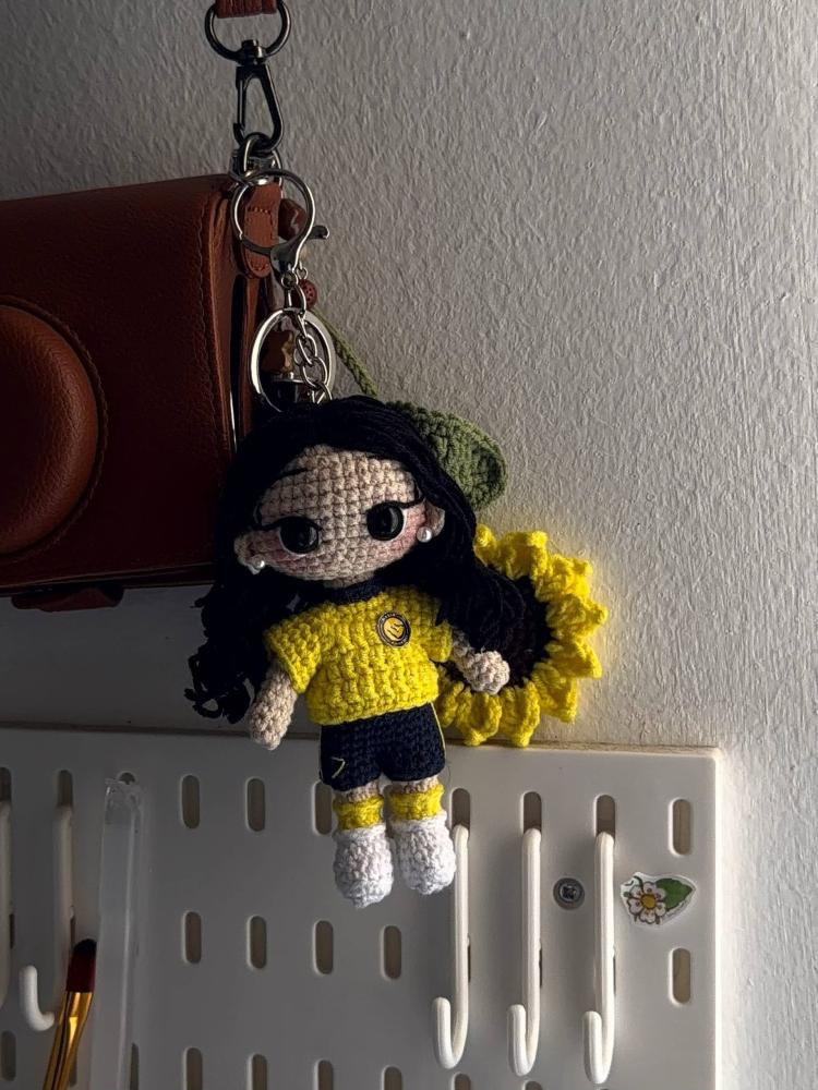 ميدالية دمية كروشيه النصر