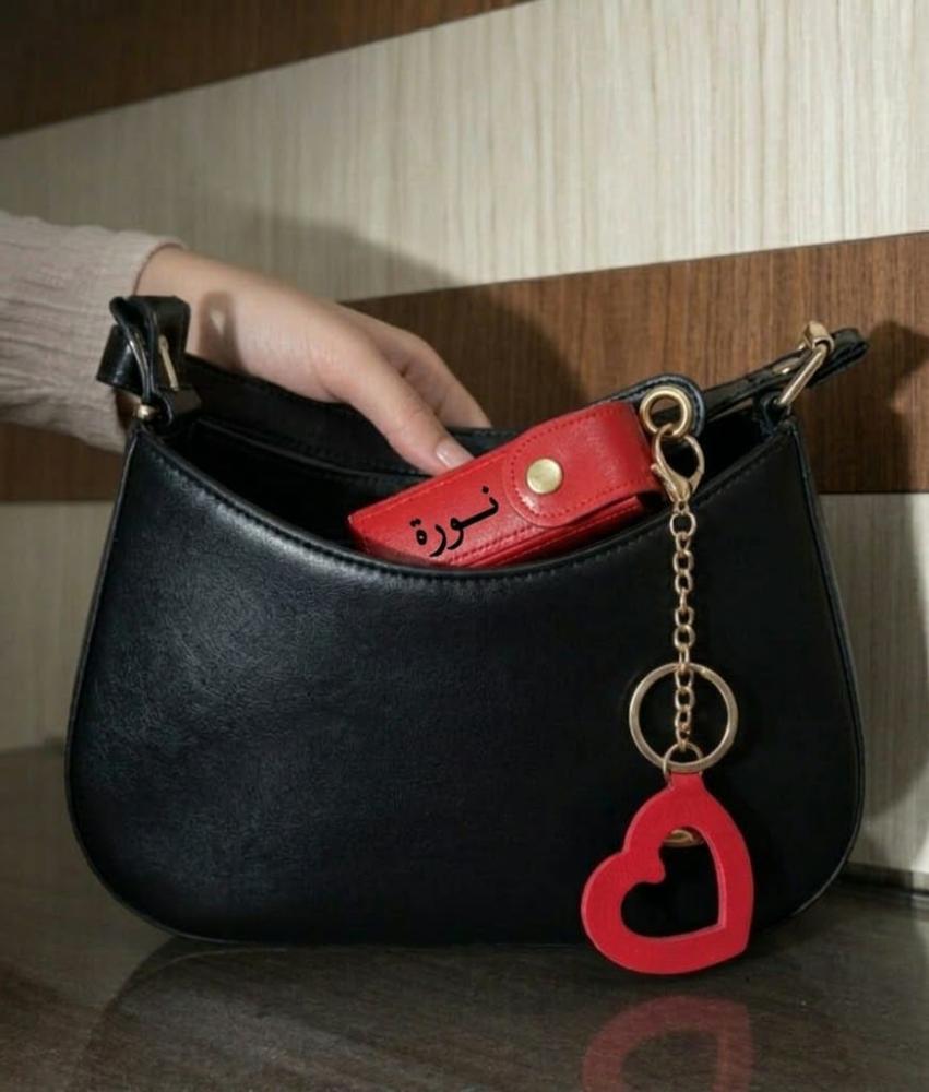 ميدالية حافظه أحمر شفاه