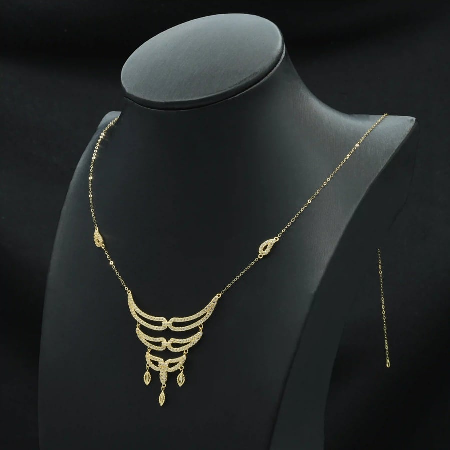 عقد ذهب عيار 18