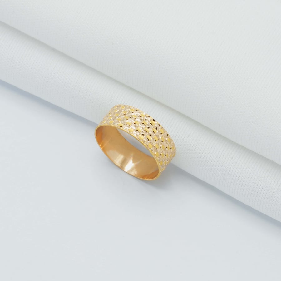 21-karat gold wedding band (R8181)