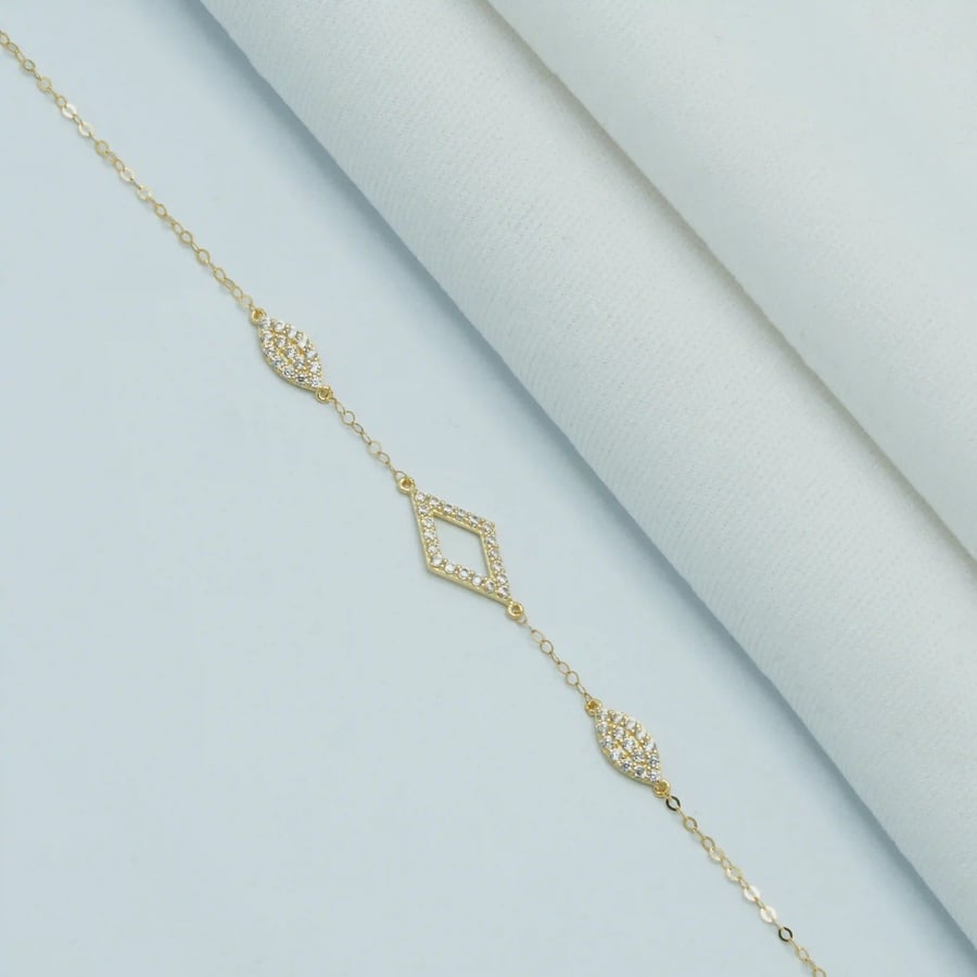 Gold bracelet (B8783)