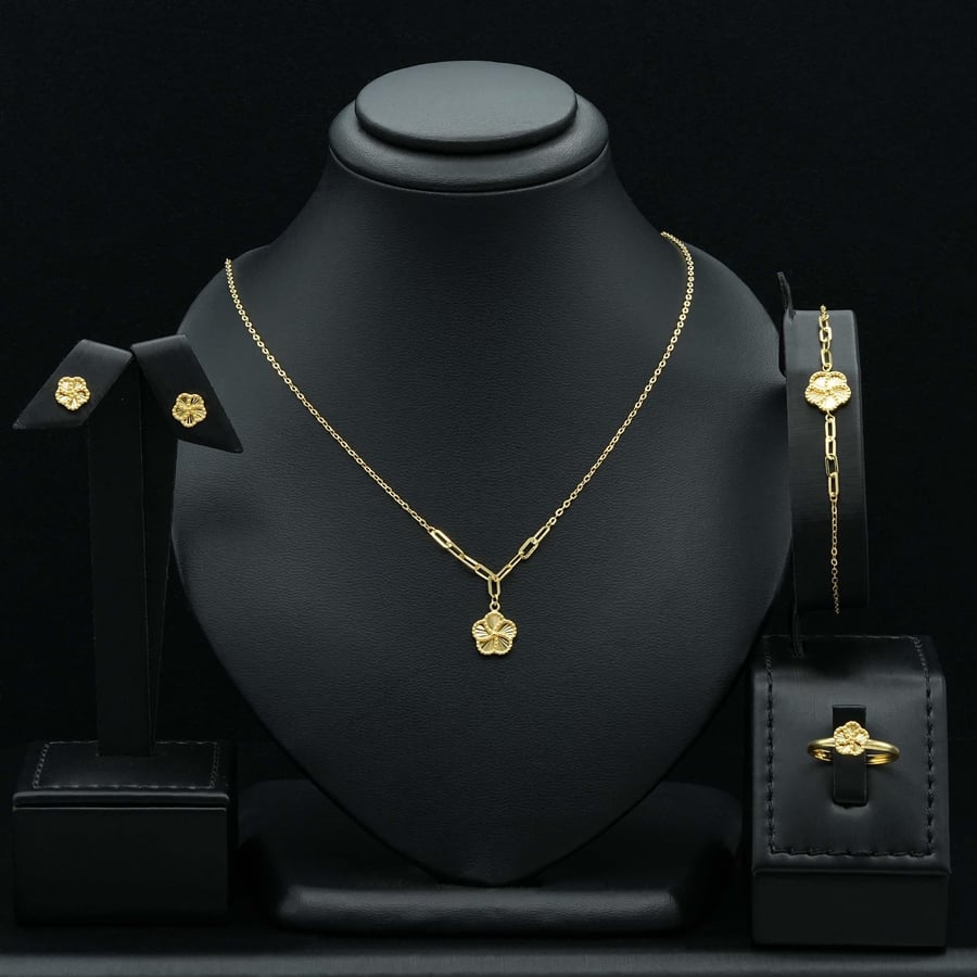 طقم ذهب عيار 18