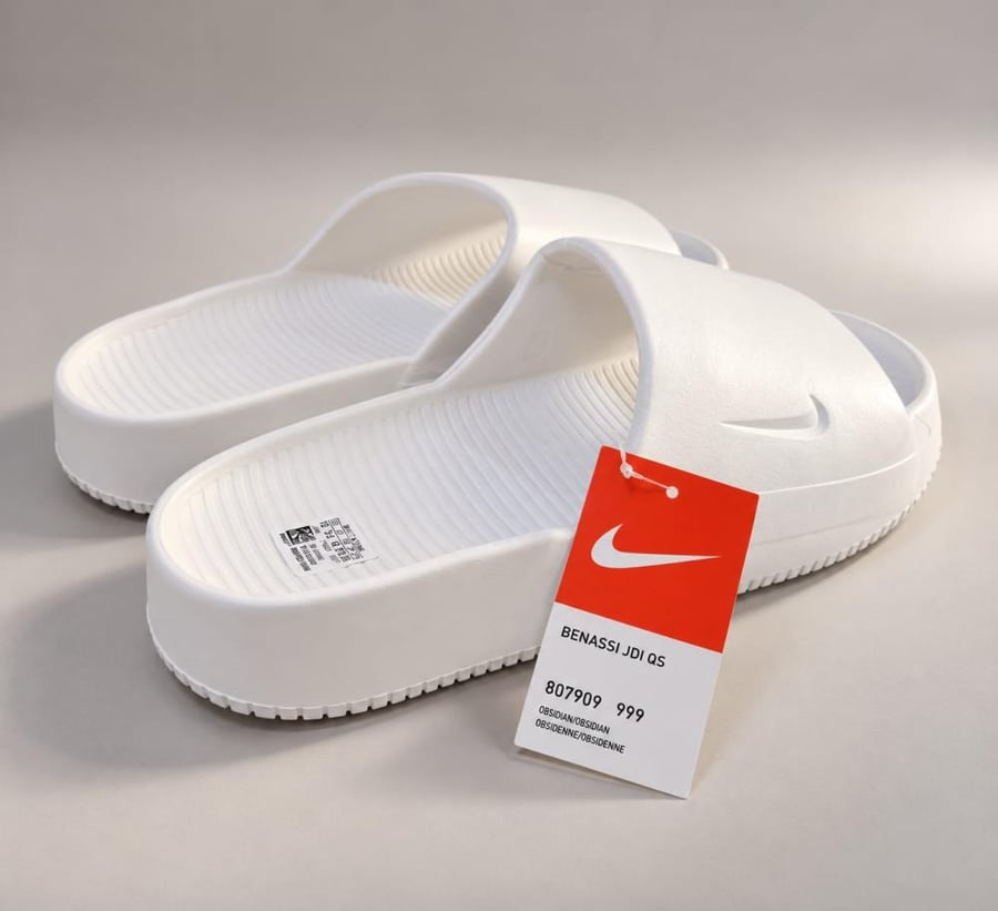 سليبر ماركة Nike لون ابيض