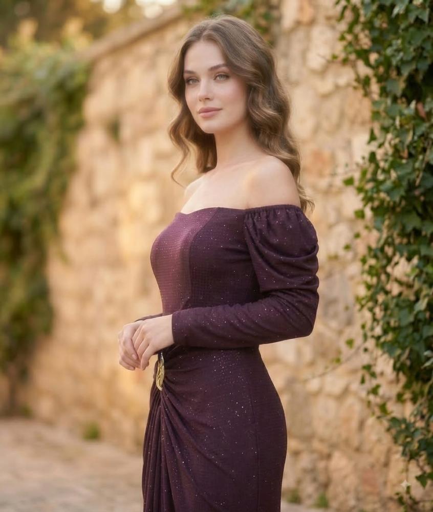 فستان سهرة خمري مخملي