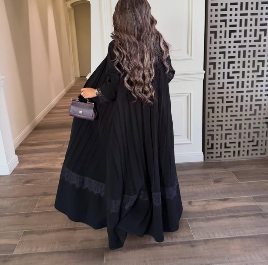 عباية تربل كلوش فاخرة بلمسات الدانتيل الفرنسي