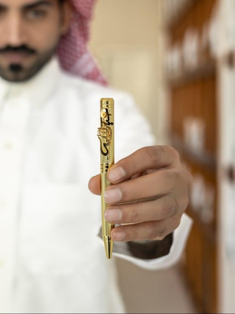 قلم رجالي بالاسم ذهبي أو فضي