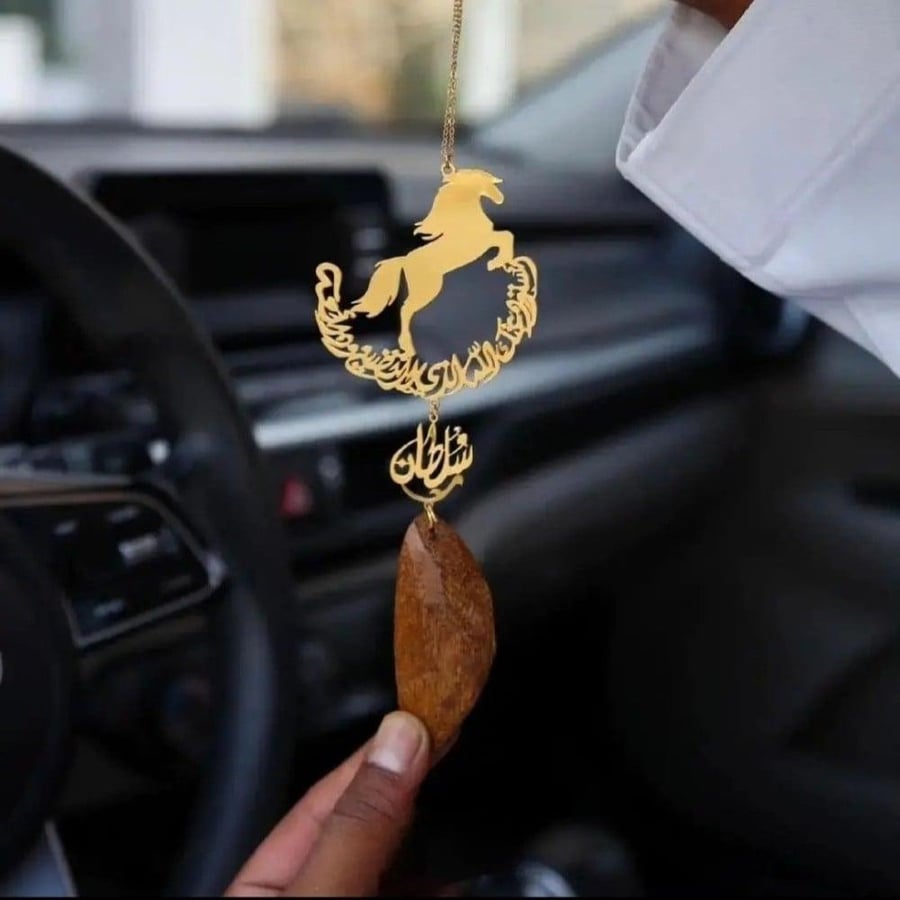 تعليقة سيارة شكل حصان تصميم على طلبك