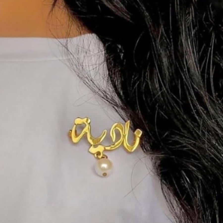 Women's brooch plated with gold with a pearl bead