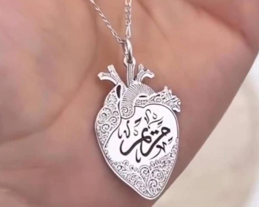 تعليقة سيارة حصريه - تفاصيل تلامس القلب، وعودٌ يفوح بالأصالة ."