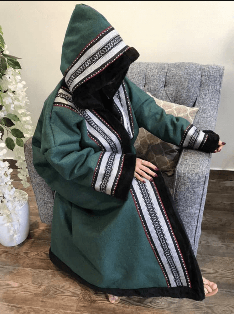 فروه نسائي صوف تتطريز الإسم على الطلب