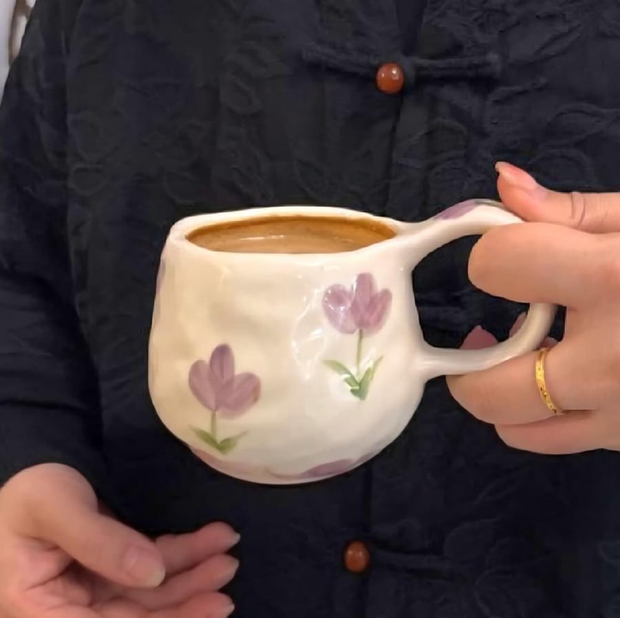 Ceramic mug with handle