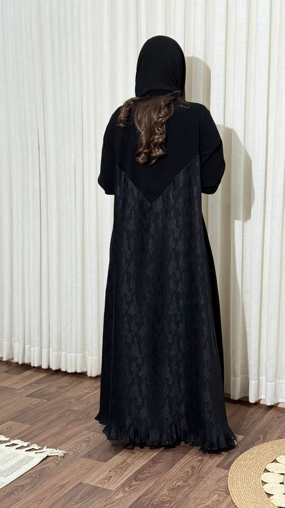 Abaya with cuts