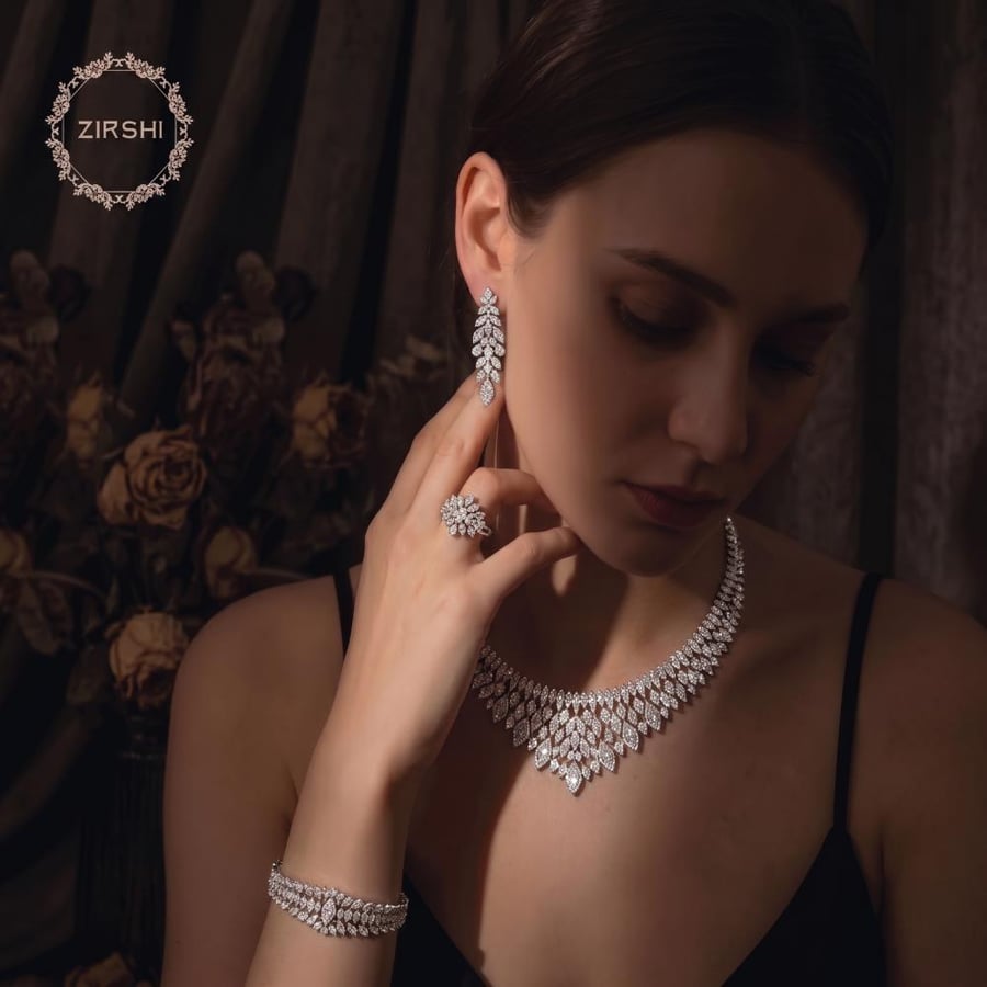 طقم زركون بدقة ألماس بتصميم التاج المتلألئ 4 قطع
