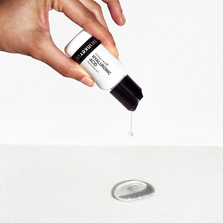 This Enki Light Skin Hydrating Serum with Hyaluronic Acid 30 ml