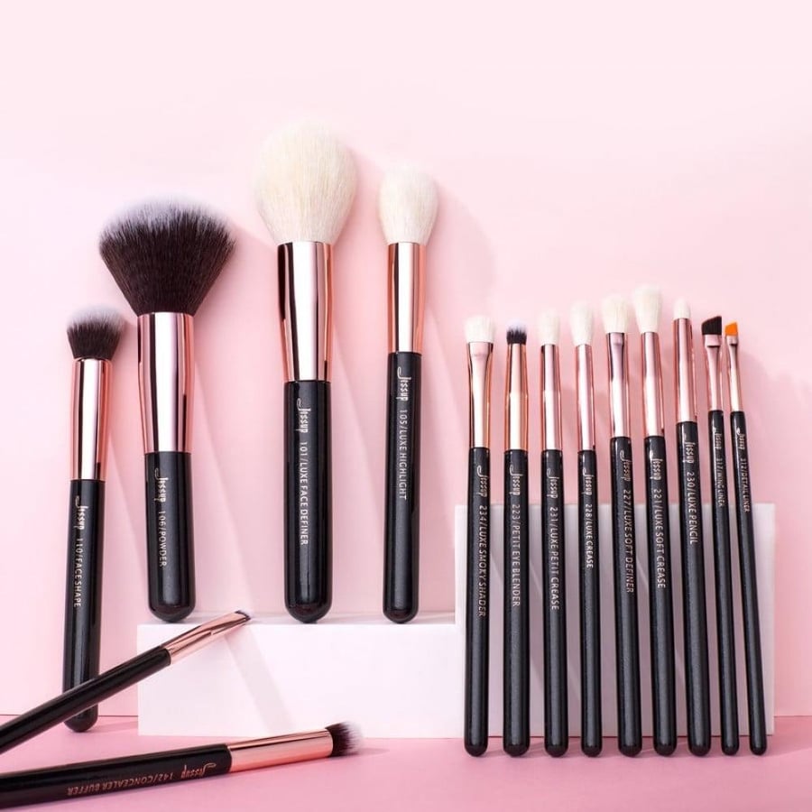 Jisoo brush set, face and eye brushes, 15 brushes, Black Rose Gold T162