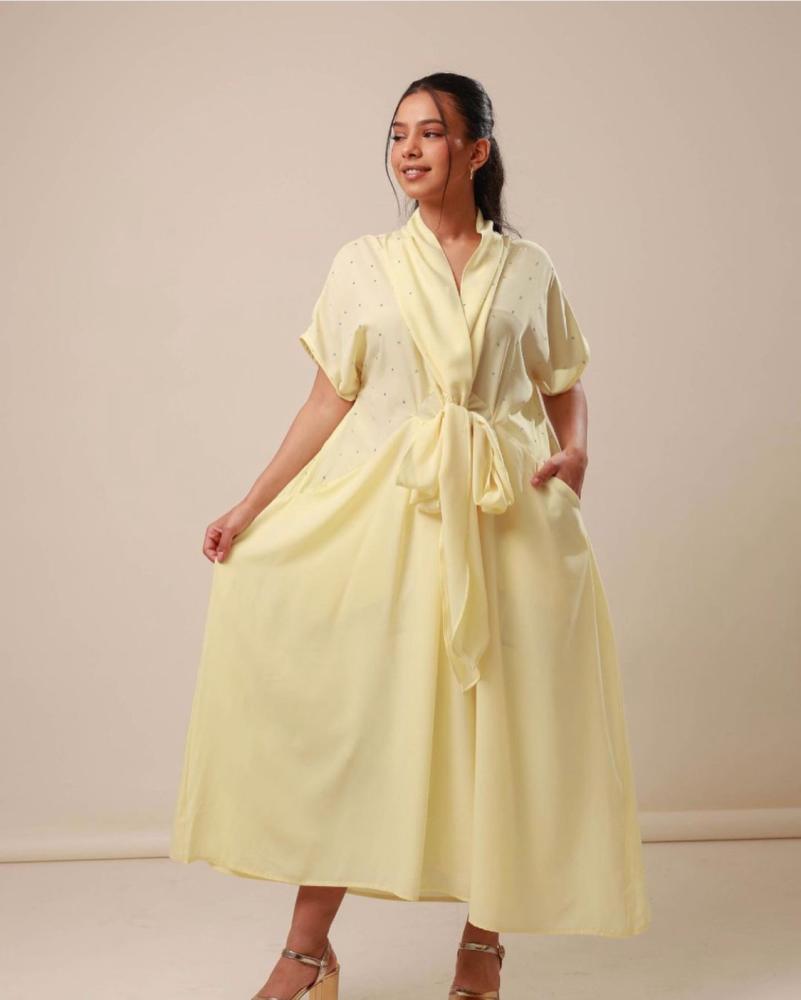 Light yellow dress with a fixed waist tie, decorated with Swarovski crystals on the chest