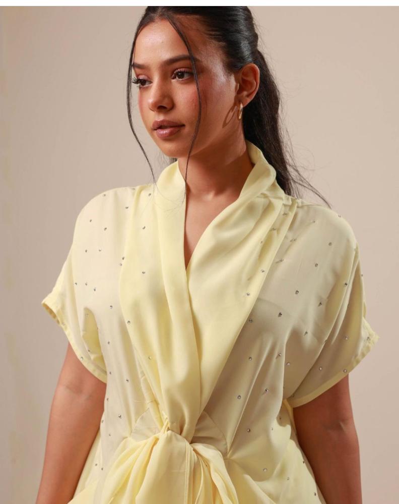 Light yellow dress with a fixed waist tie, decorated with Swarovski crystals on the chest