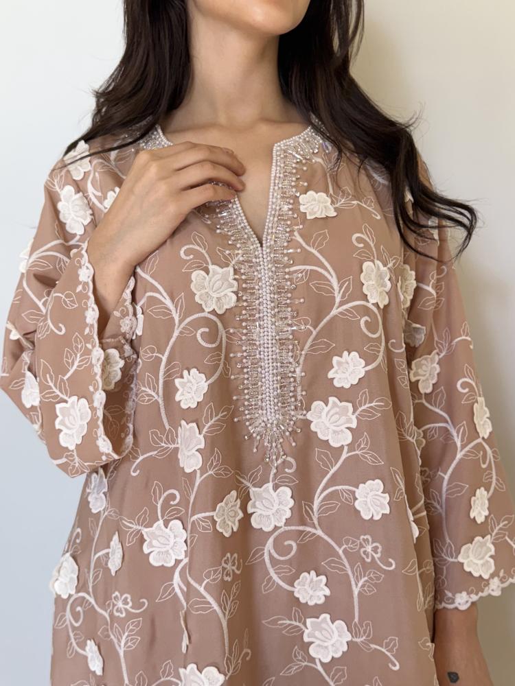 Cotton dress decorated with crystal, prominent rose embroidery