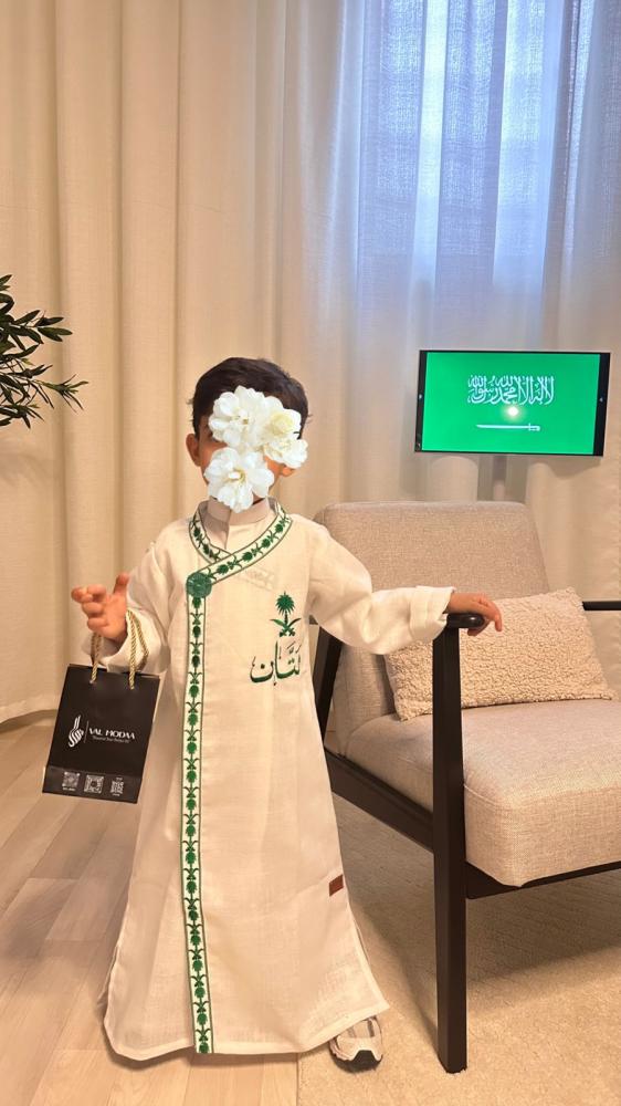 دقلة اليوم الوطني اطفال بلون أبيض فاخر لليوم الوطني