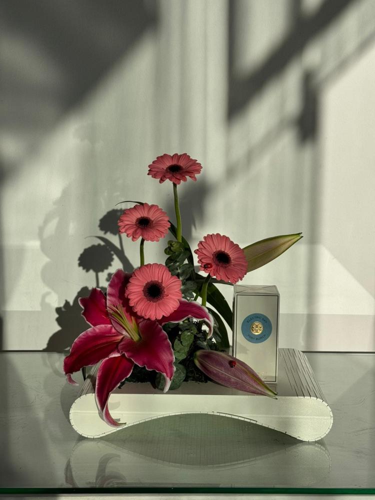The coordination of the Gerbera flower with Tory Burch perfume