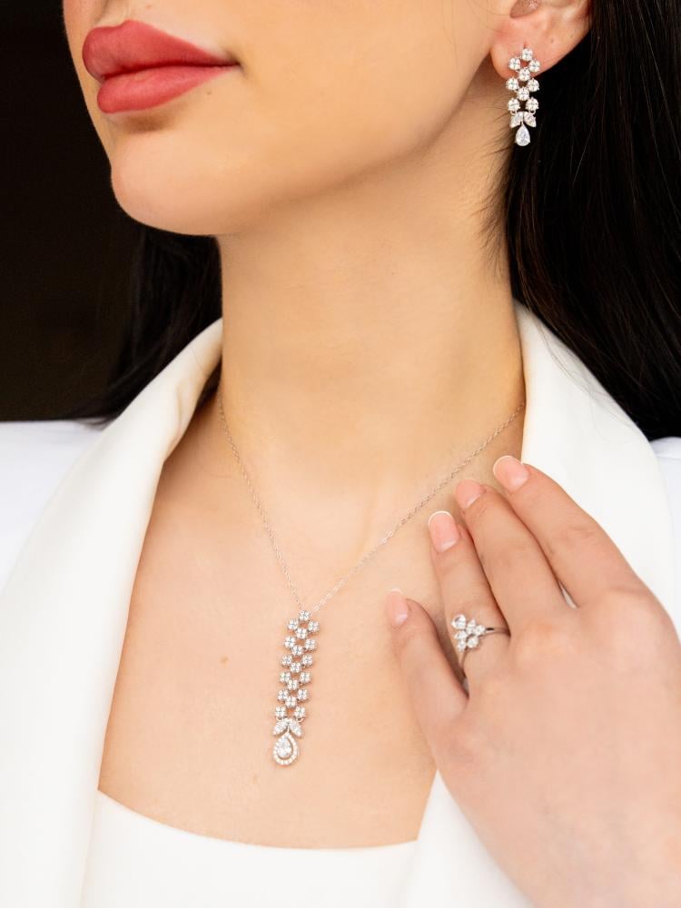 نصف طقم ذهب ابيض ( 9.94 جرام - عيار 18 ) HS40238
