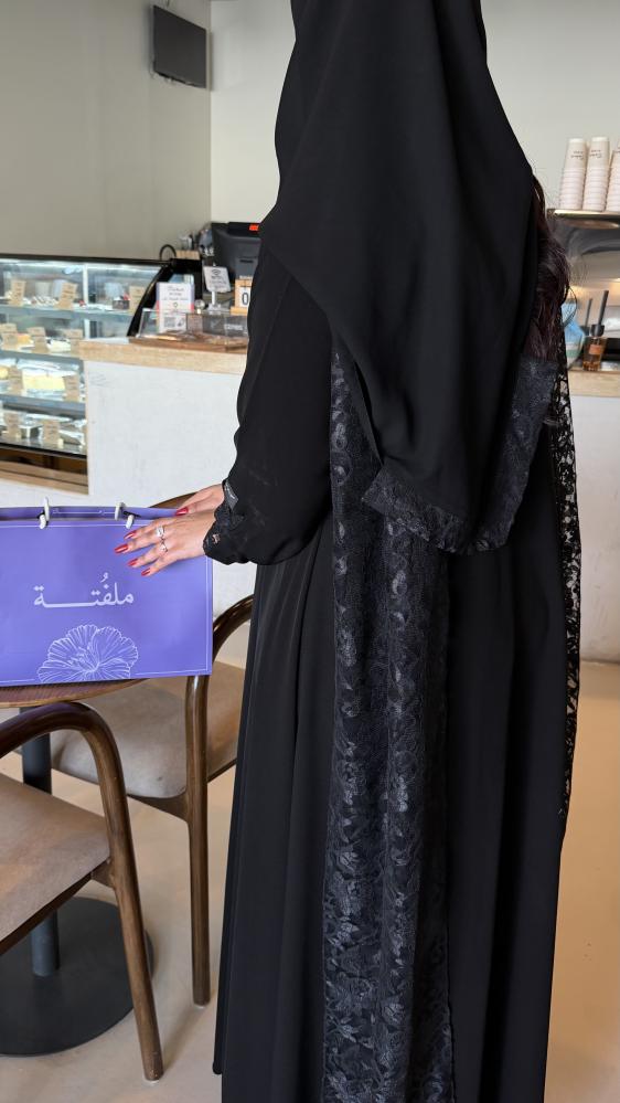 عبايه دانتيل وشاح