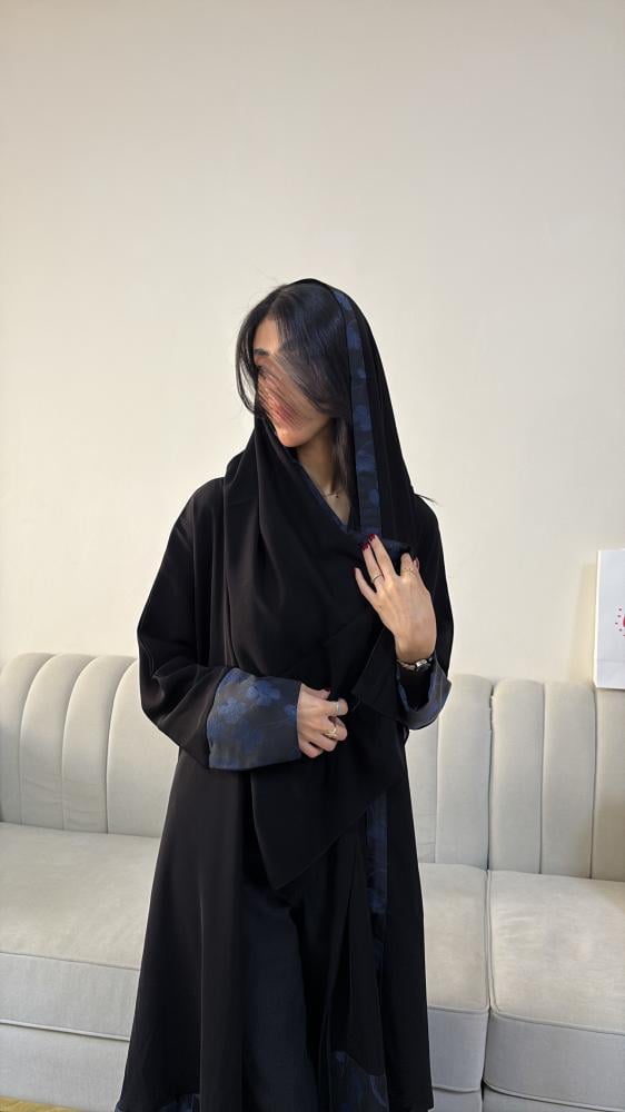 083 عباية منال