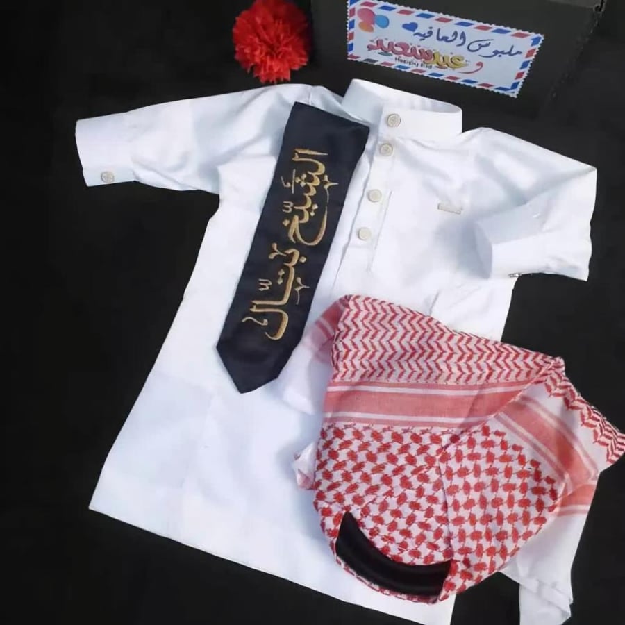 طقم أطفال بالاسم ثوب مع شماغ تصميم أنيق