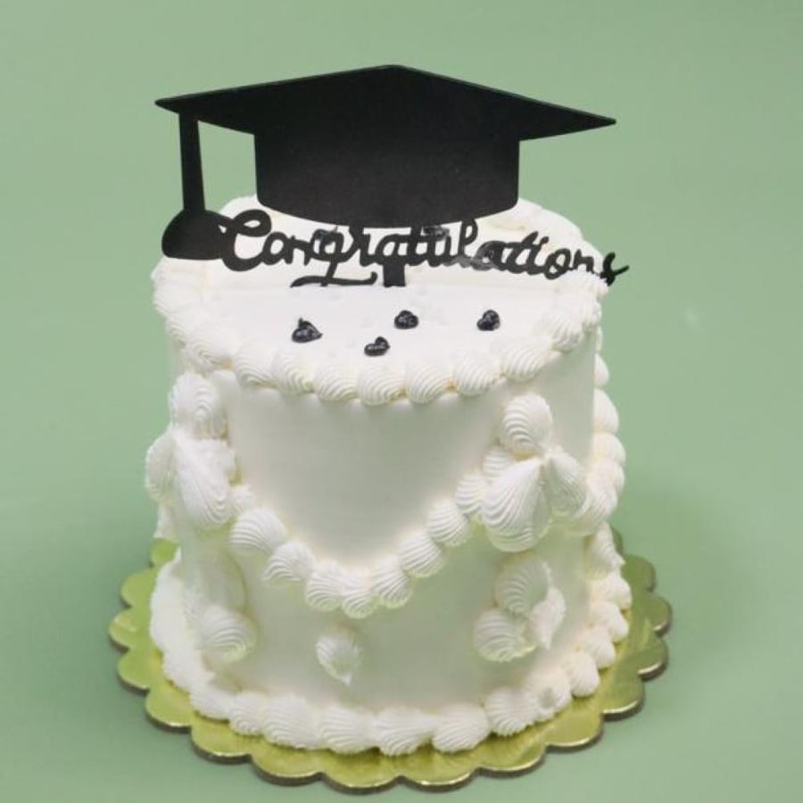 فنتج كيك 4 انش مع تغريسه congratulation