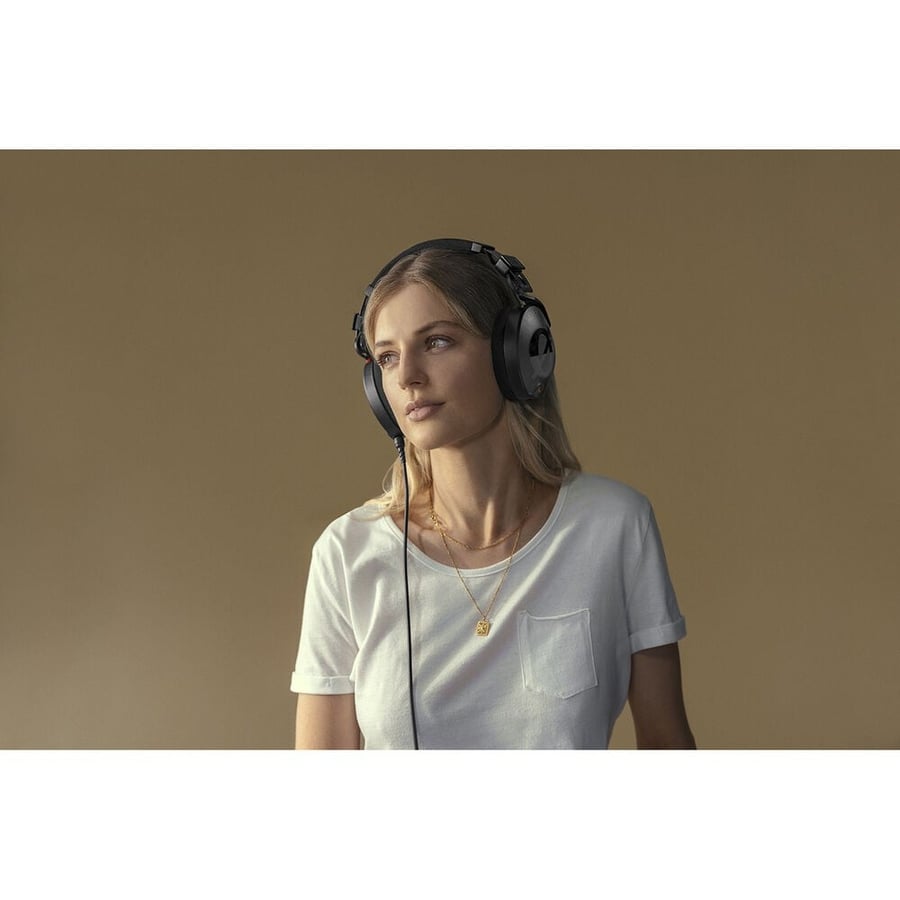 Rode NTH-100 Professional Closed-Back Over-Ear Headphones (Black)
