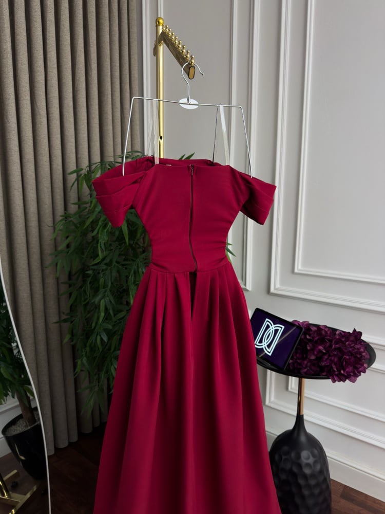 فستان نسائي ناعم لون احمر غامق Dior