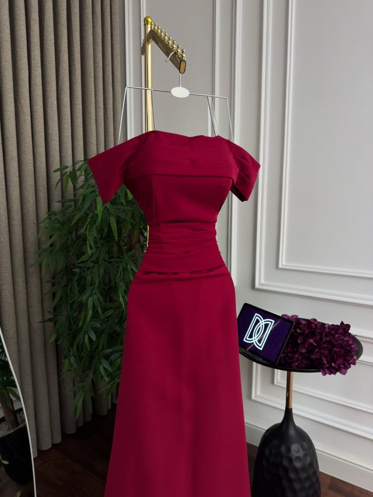 فستان نسائي ناعم لون احمر غامق Dior