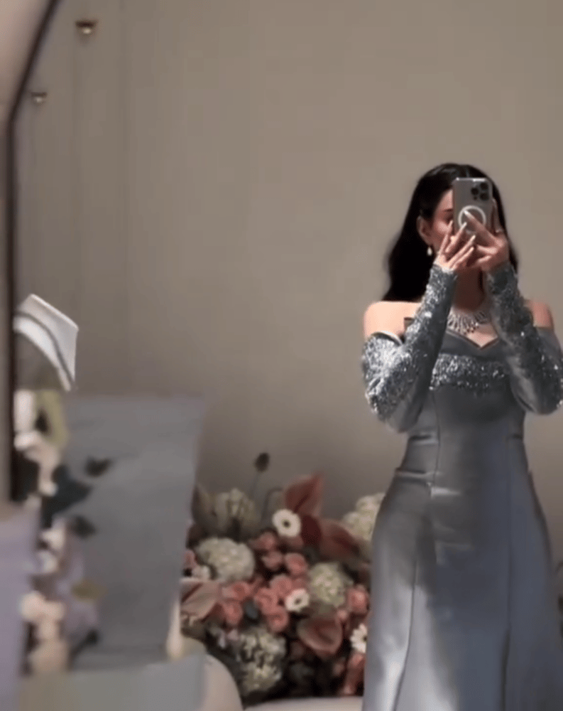 فستان نسائي سهره راقي لون رصاصي لماع ANTONELA