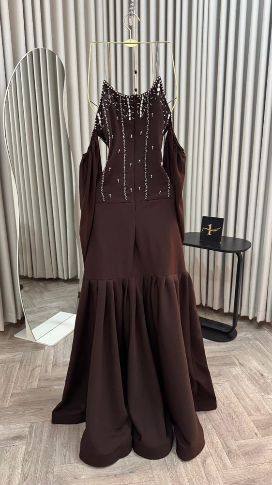 فستان سهرة بني