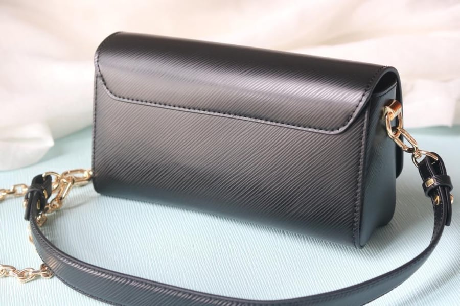 LV Twist East-West 23.5cm