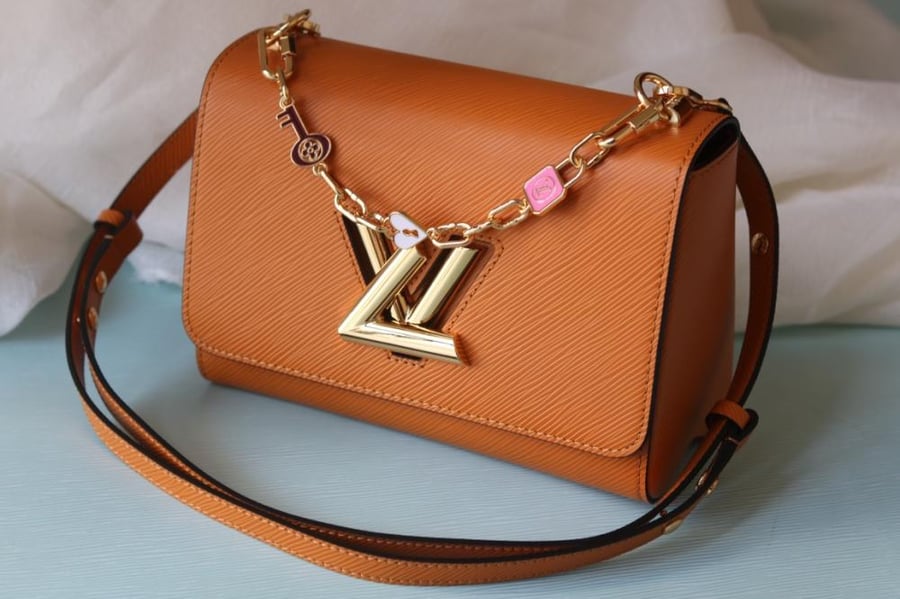 LV Twist Charms Chain 23cm