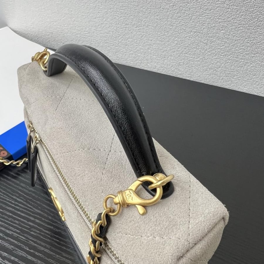Chanel Mixed-Material Quilted Vanity Case