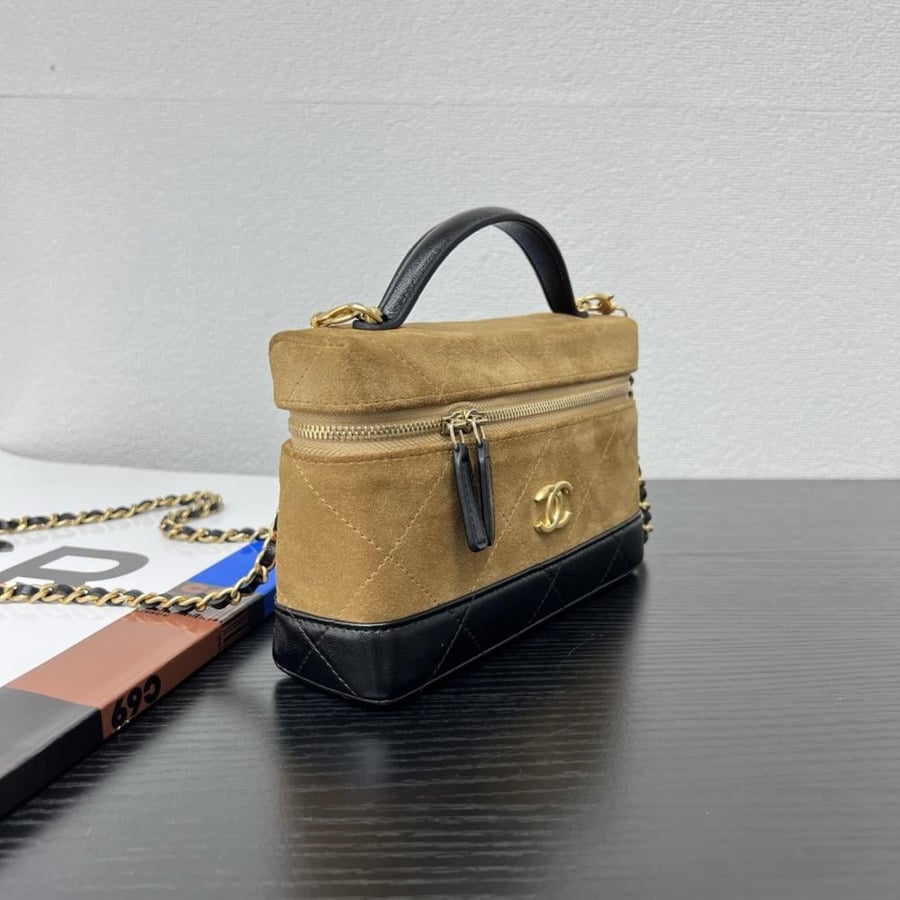 Chanel Mixed-Material Quilted Vanity Case
