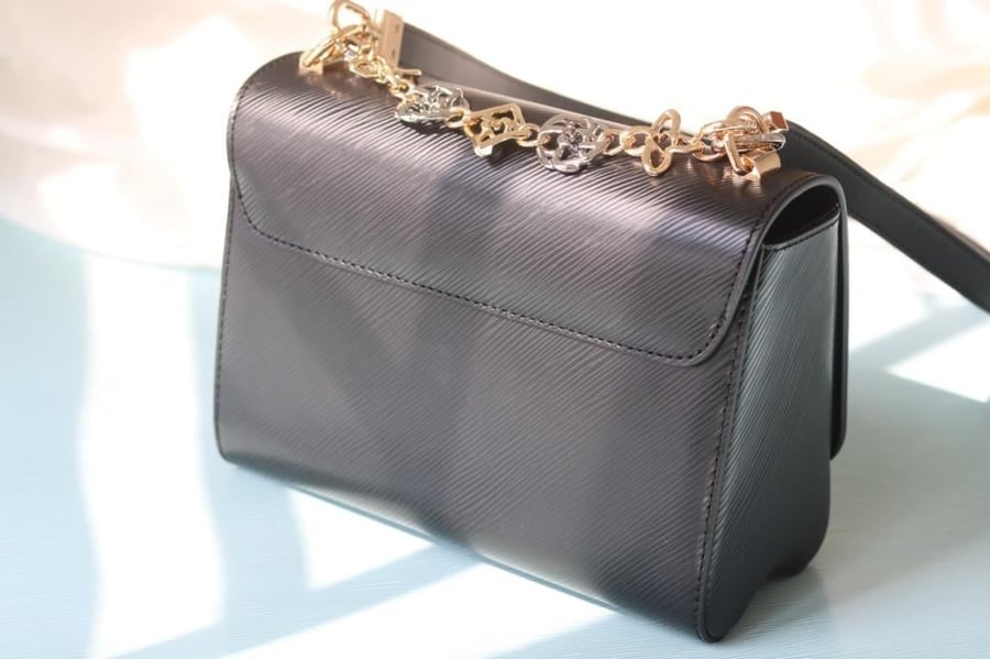 LV Twist Monogram Chain 23cm