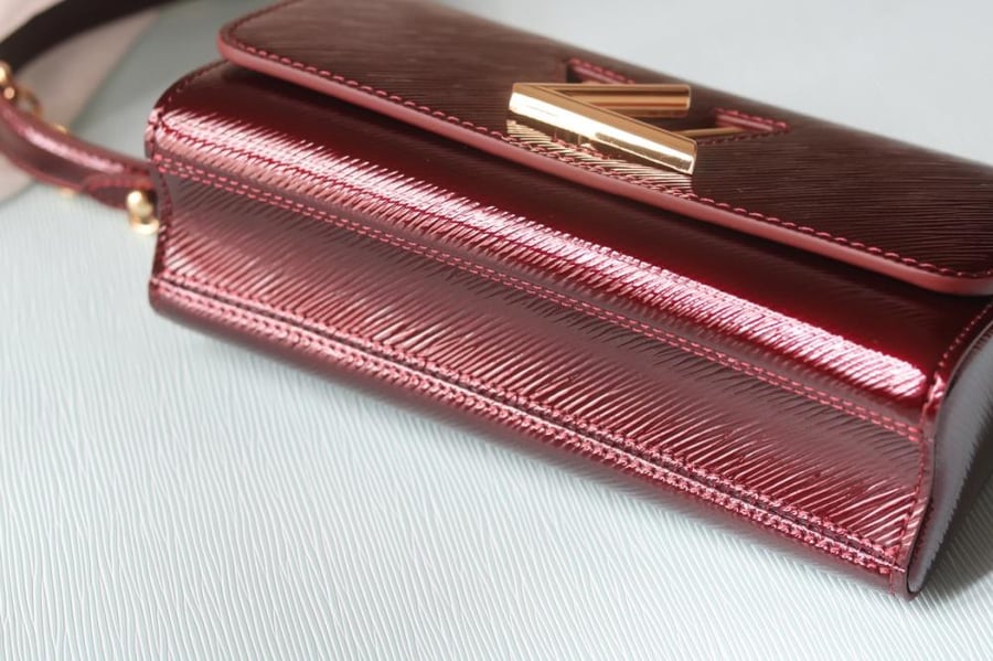 LV Twist East-West 23.5cm