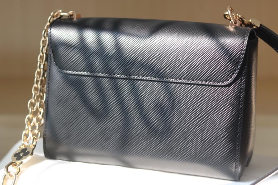 LV Twist Monogram Chain 23cm
