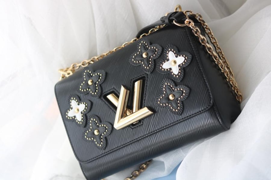 LV Twist Embellished 23cm