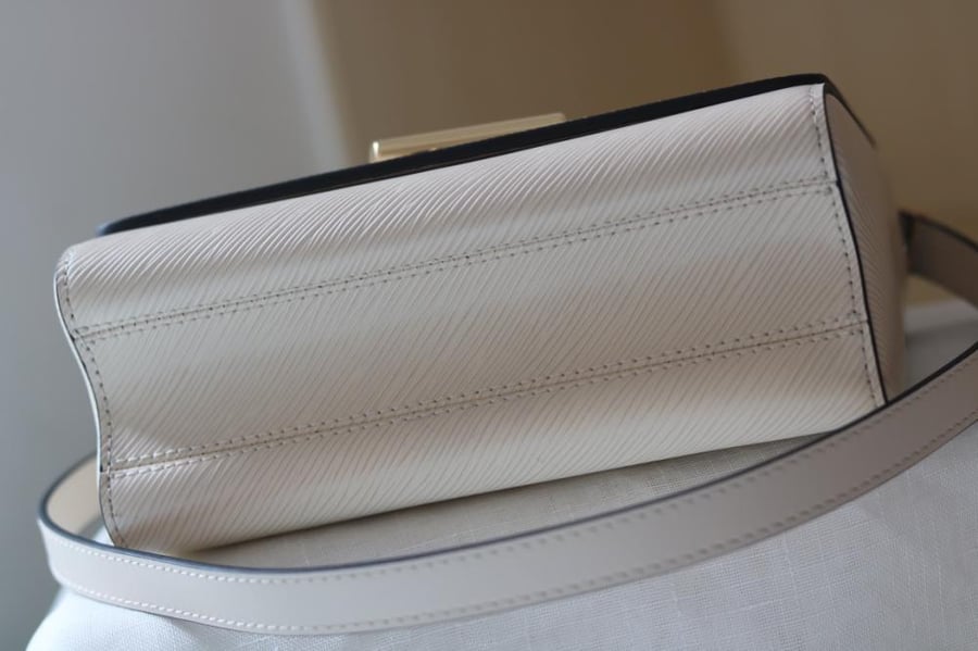 LV Twist Monogram Chain 23cm