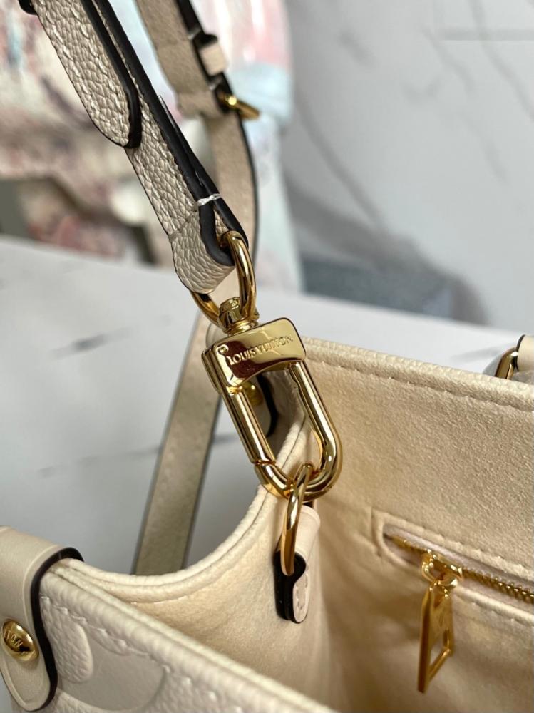 LV Tote Bag - 251911.5cm