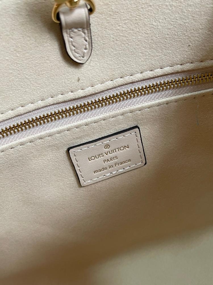 LV Tote Bag - 251911.5cm