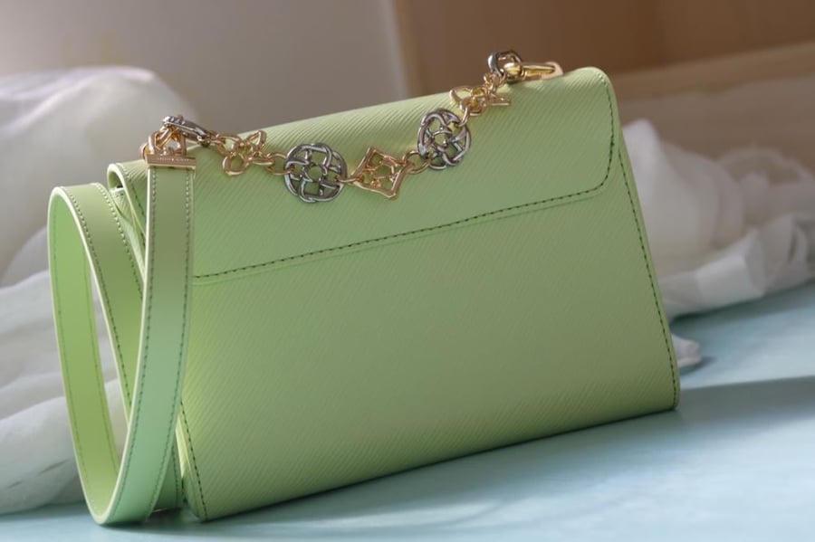 LV Twist Monogram Chain 23cm
