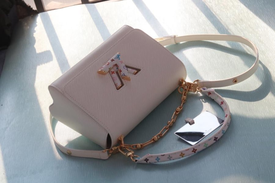 LV Twist Monogram Handle 23cm